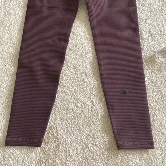 Deep plum glider brand leggings/size small - Picture 9 of 9